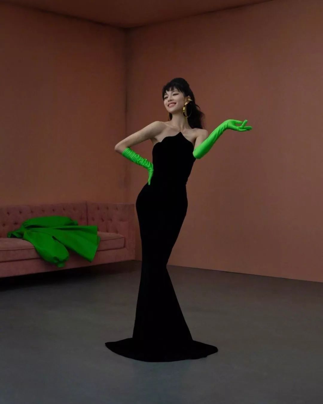 钟楚曦新中式穿搭同款,高级脸的钟楚曦独爱港风式穿搭