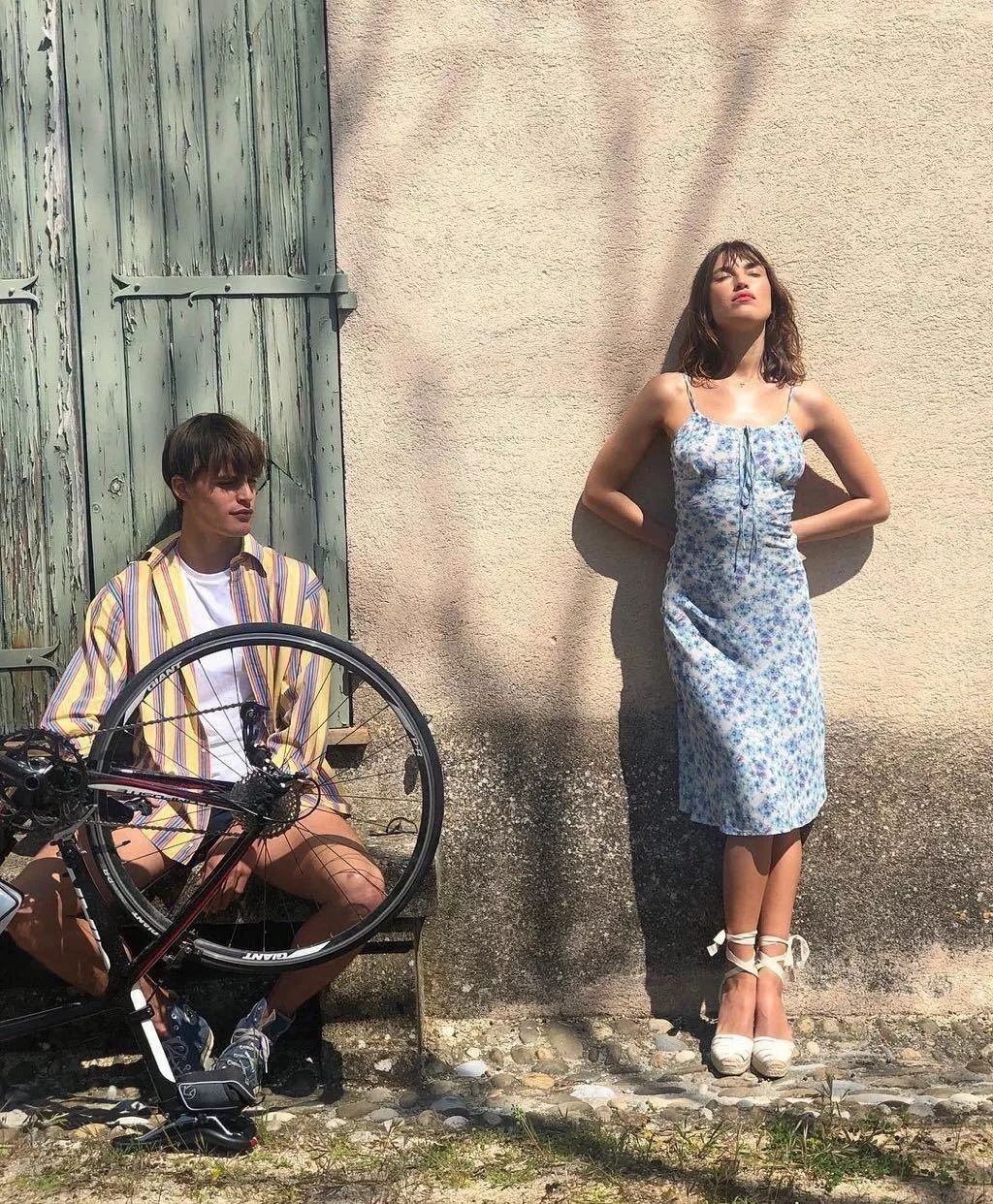 钟楚曦新中式穿搭同款,高级脸的钟楚曦独爱港风式穿搭