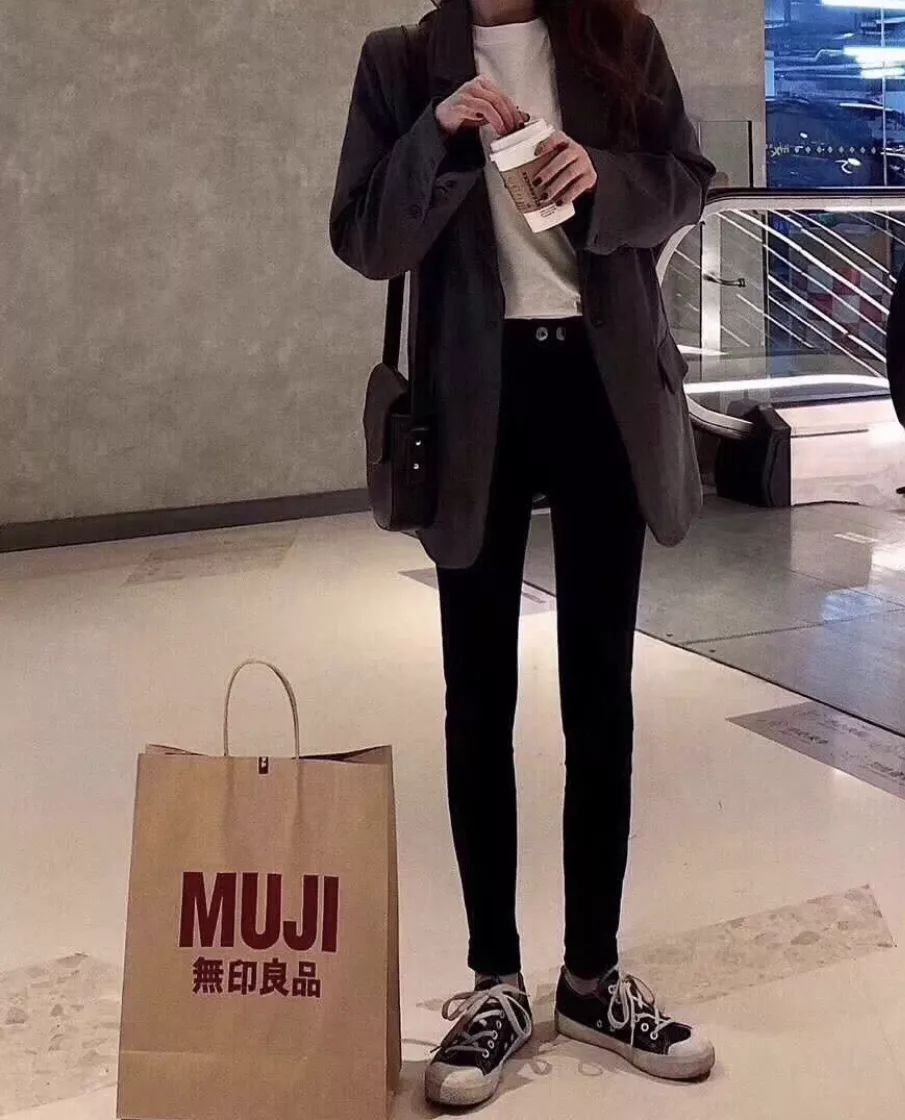 把护肤品穿在腿上是种什么体验？还能「显瘦10斤+超级保暖」