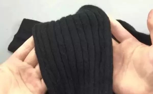 毛衣放锅里蒸一蒸真是太厉害了,毛衣放锅里蒸一下会变大吗