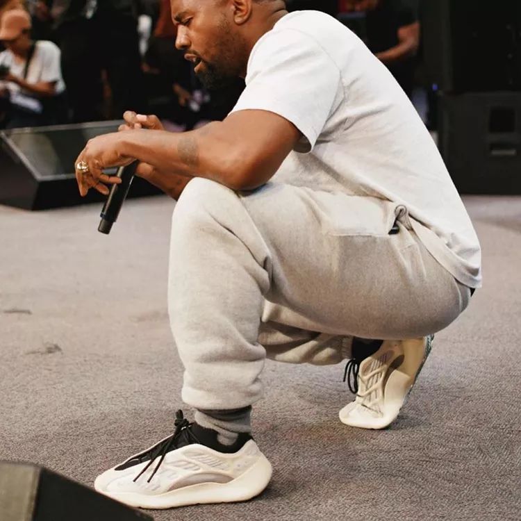 aj11黑红假鞋实战会怎样,aj1白黑2024新款这鞋怎么样