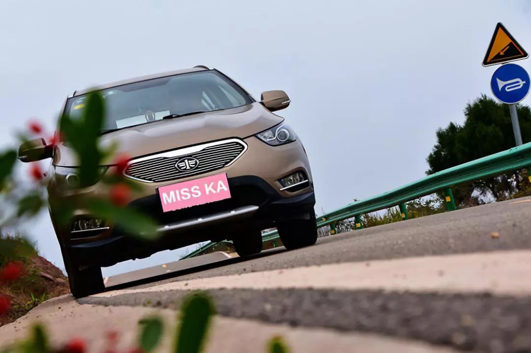 所有车主，低配不够好吗？奶爸车主sayno：就是看中了骏派D60的外观靓，好开省油，四年零事故，技术好车子稳