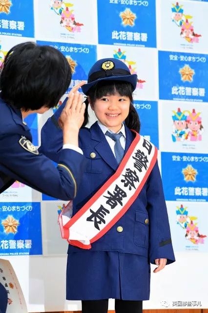 战胜71岁职业九段棋手的10岁围棋少女：这冰霜之瞪过分可爱了啊