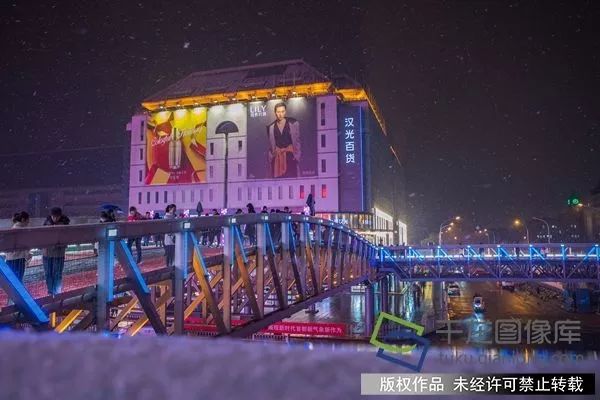 夜京城点亮北京夜经济,古玩潮玩汇聚夜市点亮京城夜经济