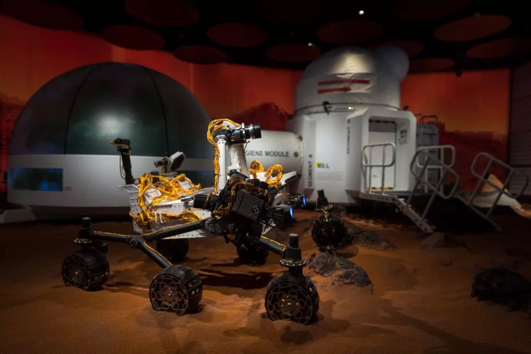 穿越虫洞到宇宙需要多少时间,虫洞穿越宇宙