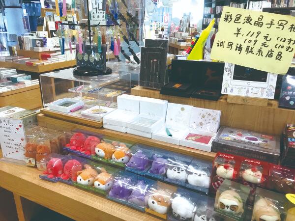 “跨界”书店风行,赚人气却难盈利?