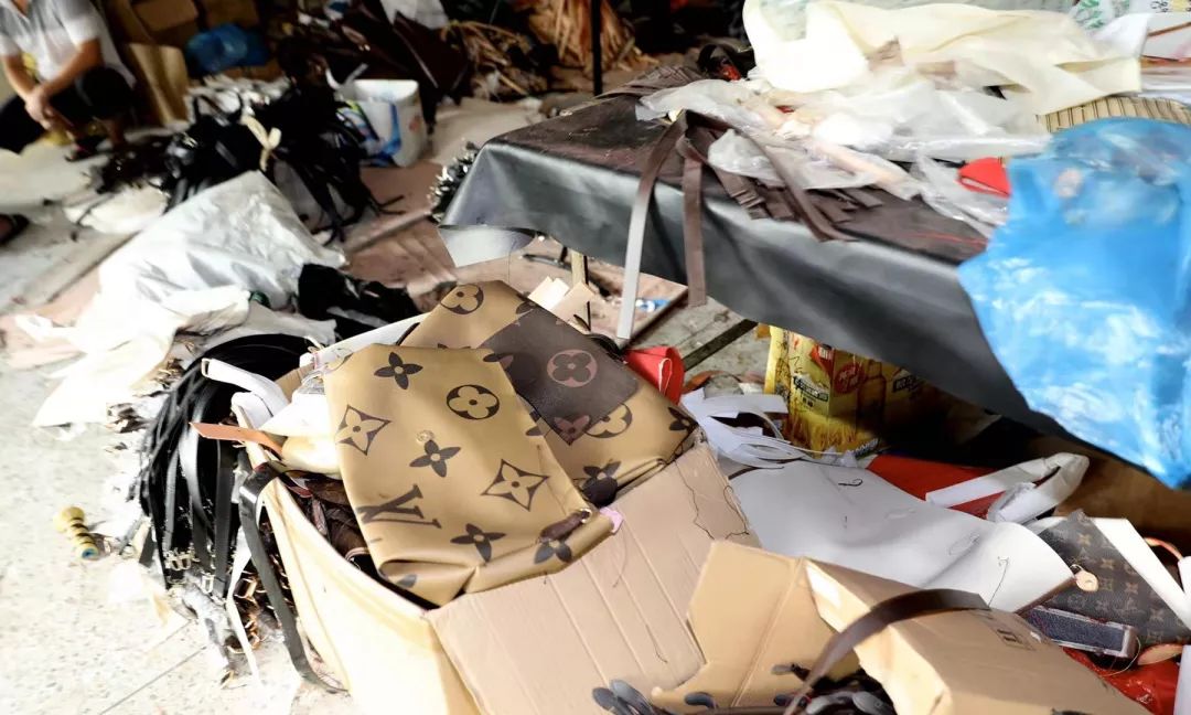 burberry鍥村肪浜屾墜,burberry200*36鍥村肪