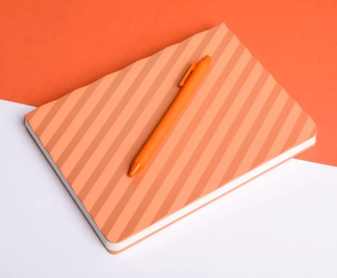 这个遥控器叫“挤粉刺”，按的时候就像我们在挤自己的青春痘