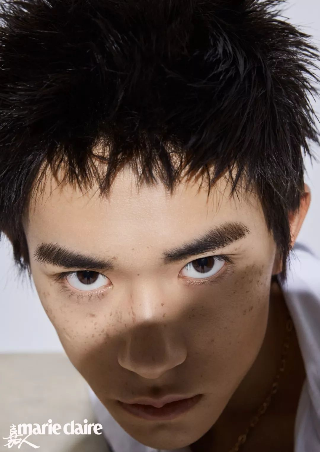 易烊千玺和王俊凯拍视频开盲盒,易烊千玺和王俊凯拆盲盒