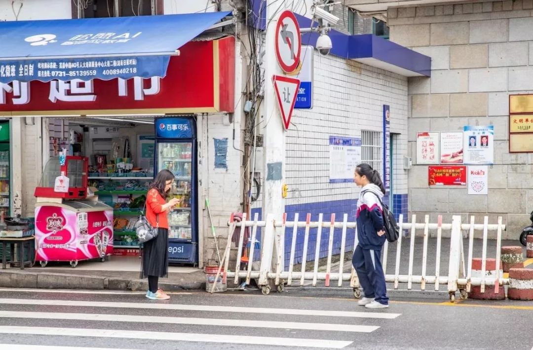 明德中学校园,明德学校美食
