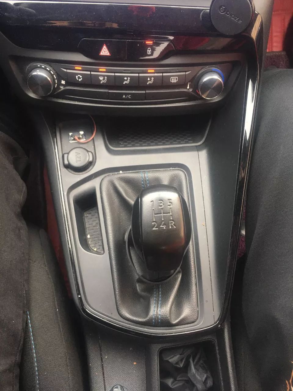 因《的士速递》买了省油能装的标致308！操控稳如狗，开起来像跑车？车主却揭开“辛酸”秘密...