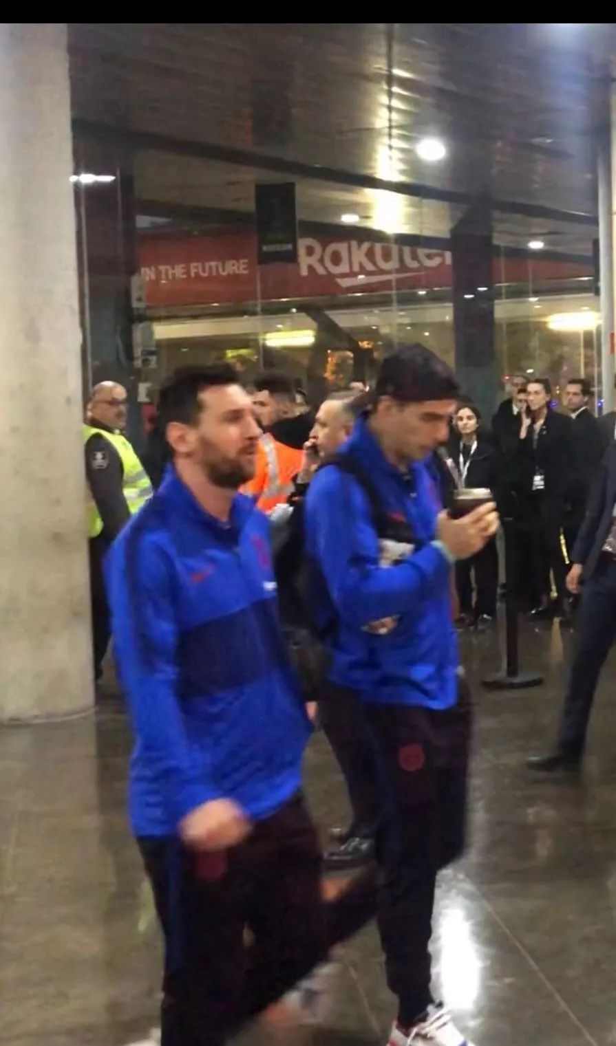 苏亚雷斯装伤,苏亚雷斯膝盖手术伤情