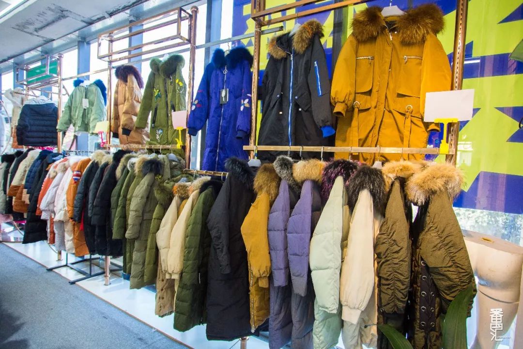 品牌羽绒服工厂99清仓,番禺南村羽绒服厂家清仓