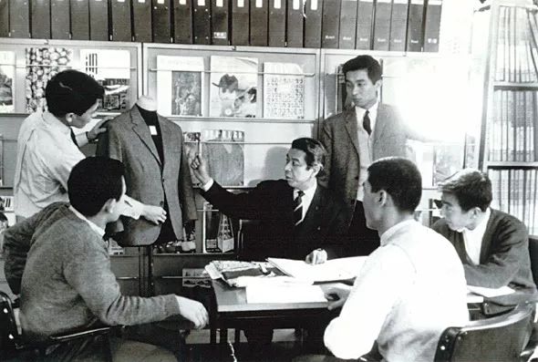 为什么日本男人看起来年轻,日本男人为啥有魅力