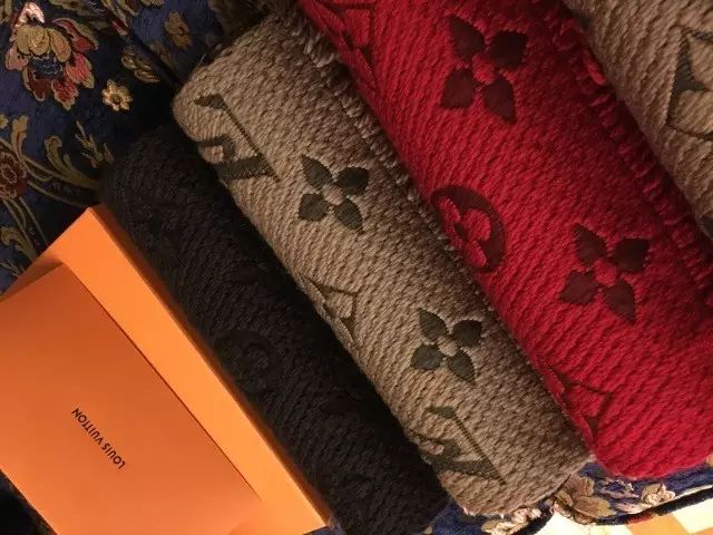 lv真假围巾辨别最快的方法,lv围巾真假鉴定新水洗标