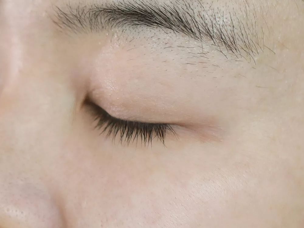 聊时尚|年末想要气场全开，你需要这些点“金”之笔