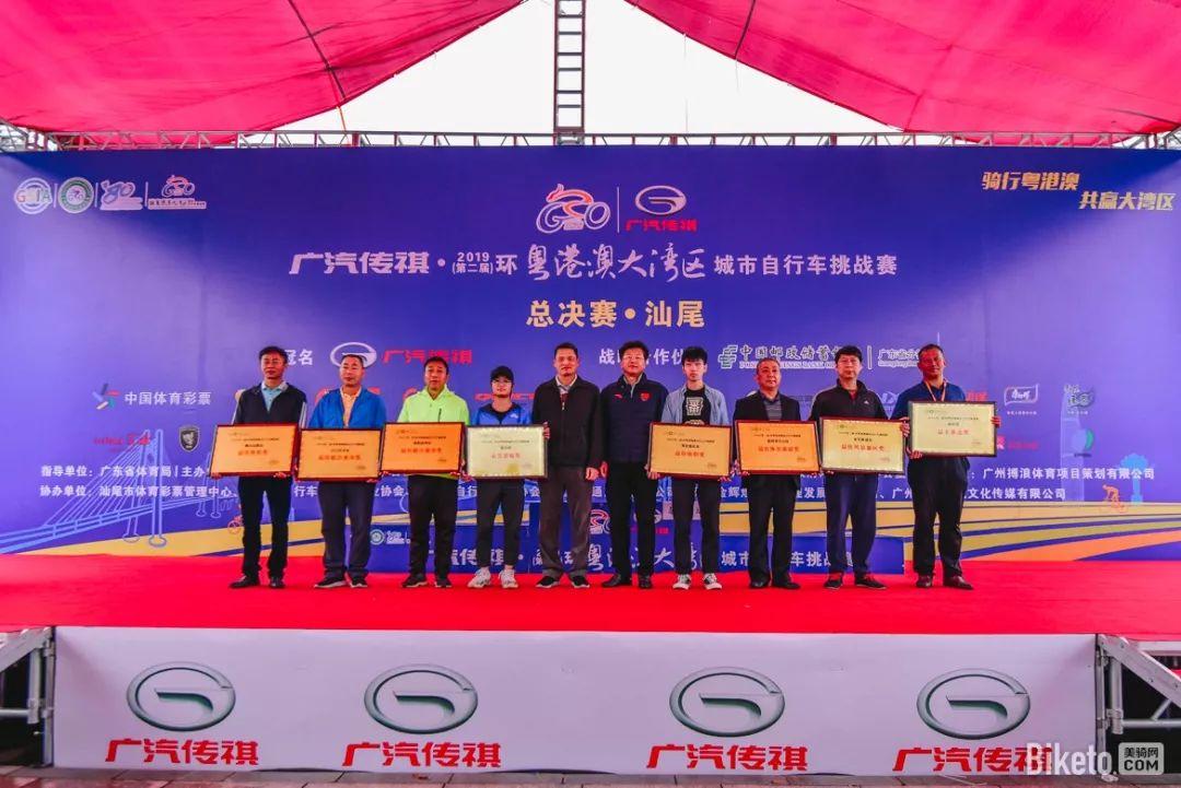 妈祖脚下冷雨战2019环大湾区自行车赛汕尾总决赛