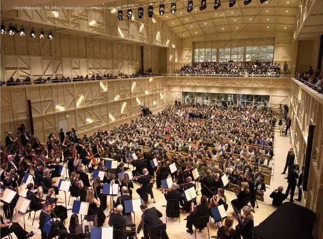 赵文卓女儿在英国上的高中,赵文卓女儿上的是职业学校吗