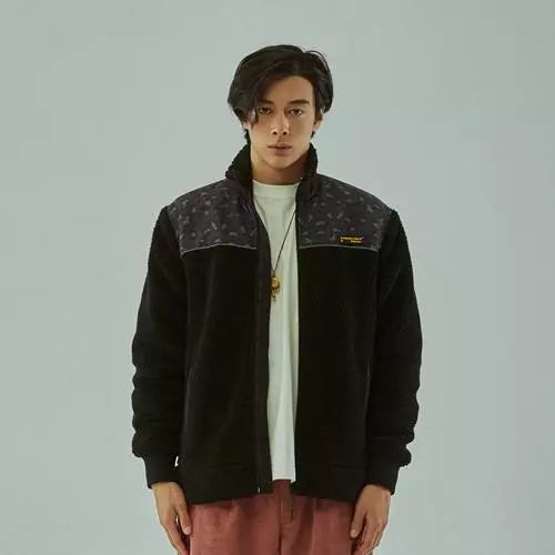 今天是秋冬服饰专场！长裤、帽衫、夹克都是秒杀价