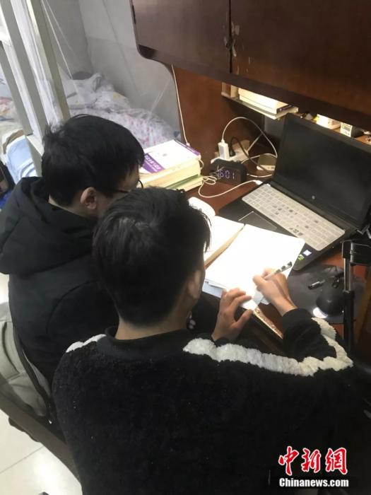 励志残疾小伙子,励志脑瘫小伙