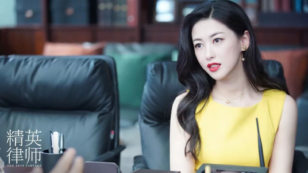 连续8年蝉联全球最美100人,35岁性感*物尤**凭美胸翻红,网友:我就是馋她身子