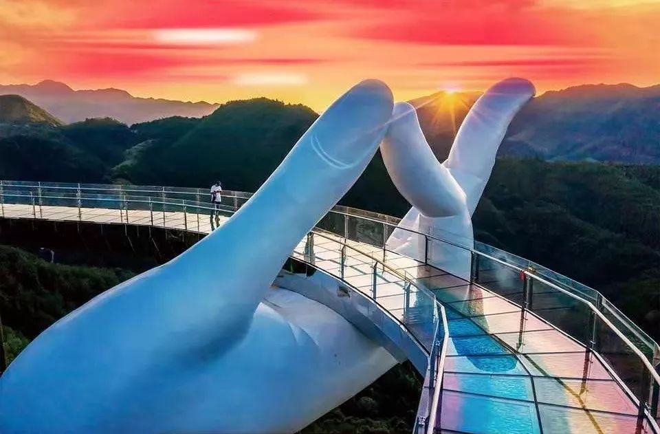 一天一块钱免费一整年！有福卡，尊享吃喝玩乐购特权，本地特惠生活一网打尽