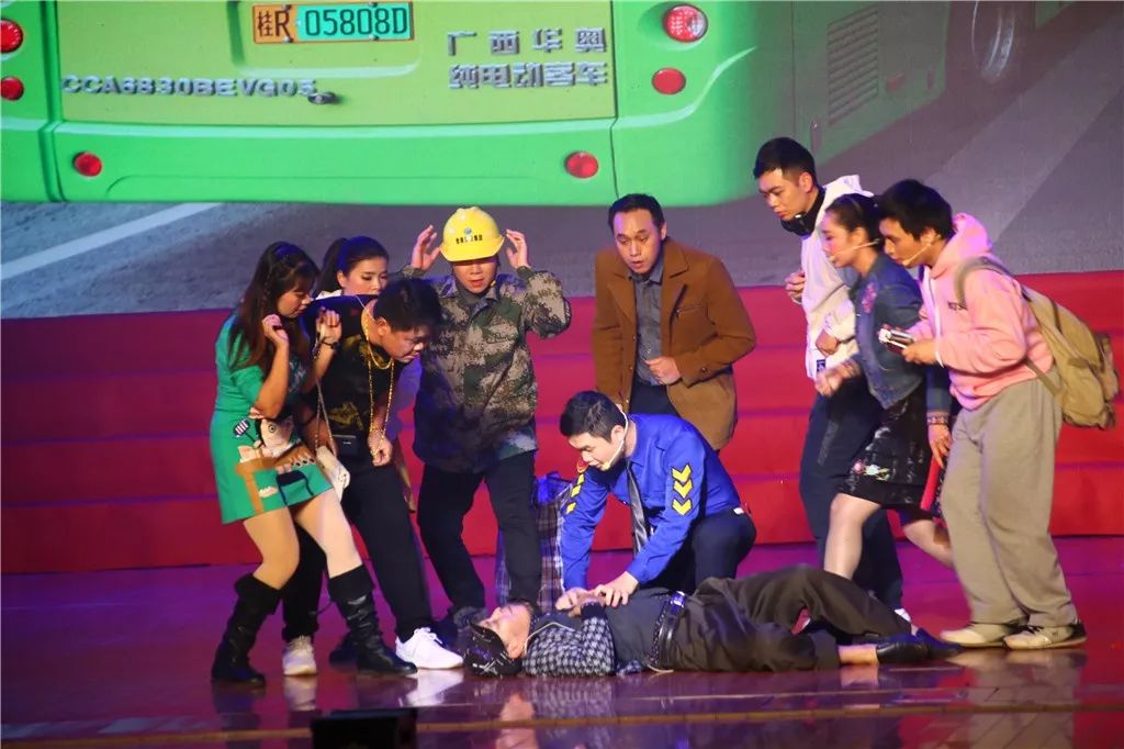 贵港三月三晚会,嗨翻啦