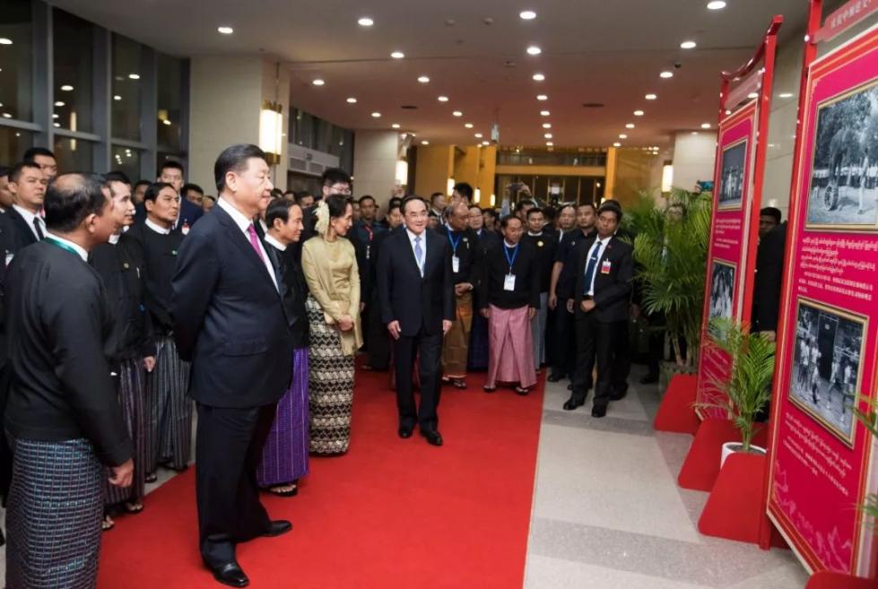 习*平近**同缅甸领导人驻足观看的这组照片太有故事