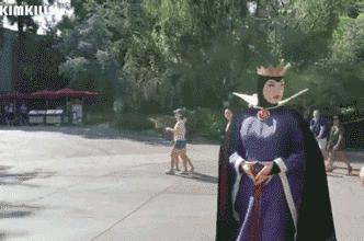 迪士尼恶毒皇后怼人,迪士尼恶毒皇后怼人视频