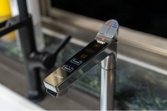 还在烧水喝？A.O.史密斯“热水一键即来”的净水机来了