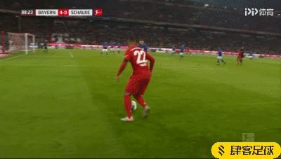 拜仁5-0沙尔克，莱万造三球，穆勒、磁卡破门