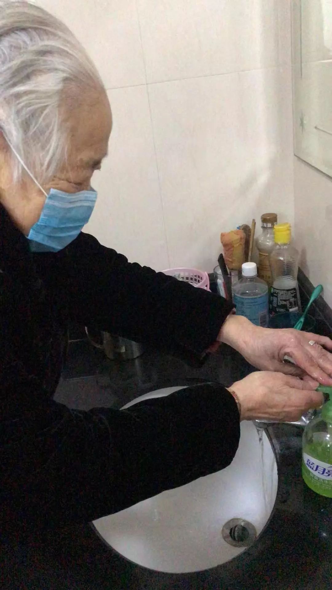 疫情防控关爱留守老人,疫情防控关心关爱老年人