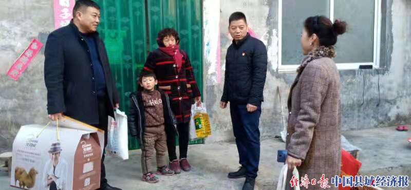 河南原阳县贫困户钟桃言:脱贫致富不忘*党**国家有难当出手