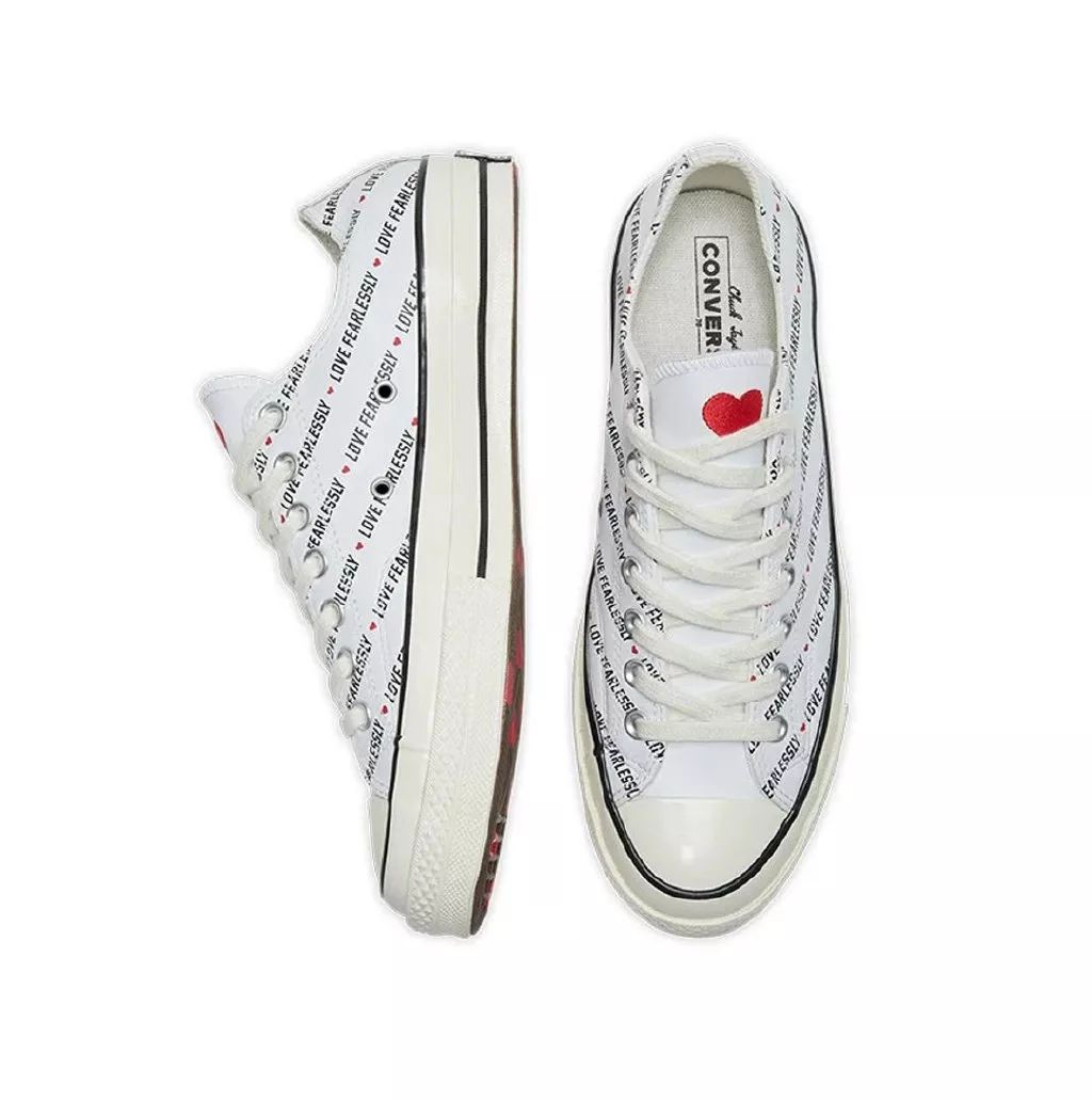 潮流范丨隔空约会时讨论一下你们穿哪双鞋碰面？我是肖战同款