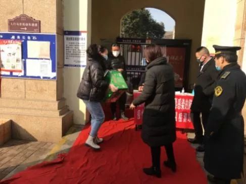 疫情防控小区物业暖心,疫情下给我们小区物业点赞