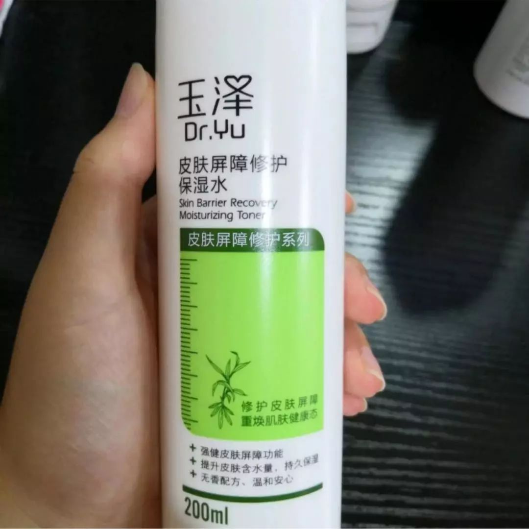 有了水乳精华脸嫩了,有了这些护肤品会更年轻