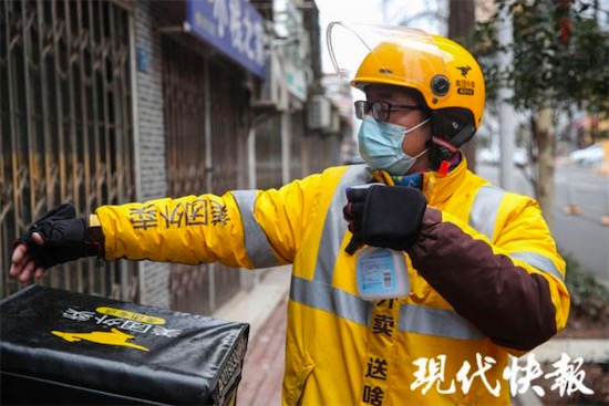 武汉凡人英雄｜外卖骑手老计：我给武汉人安全感，他们也帮我走出低谷