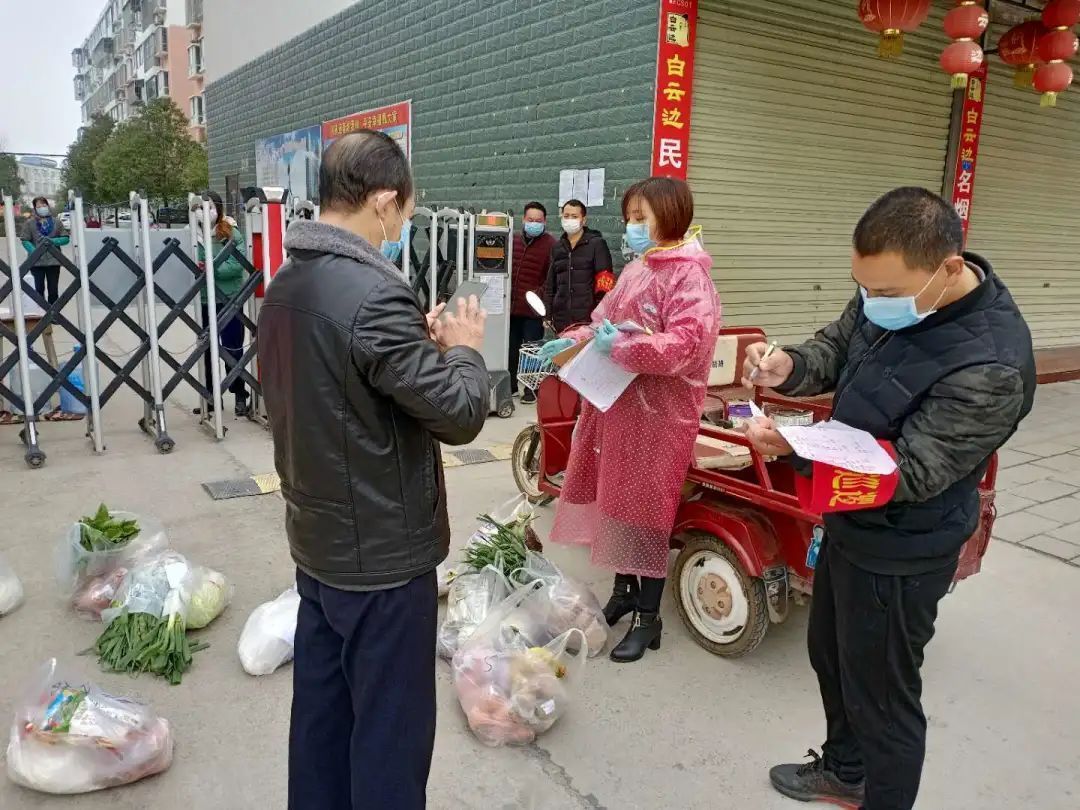 湖北“代购员”讲述：小区封闭后，怎样帮300户买菜