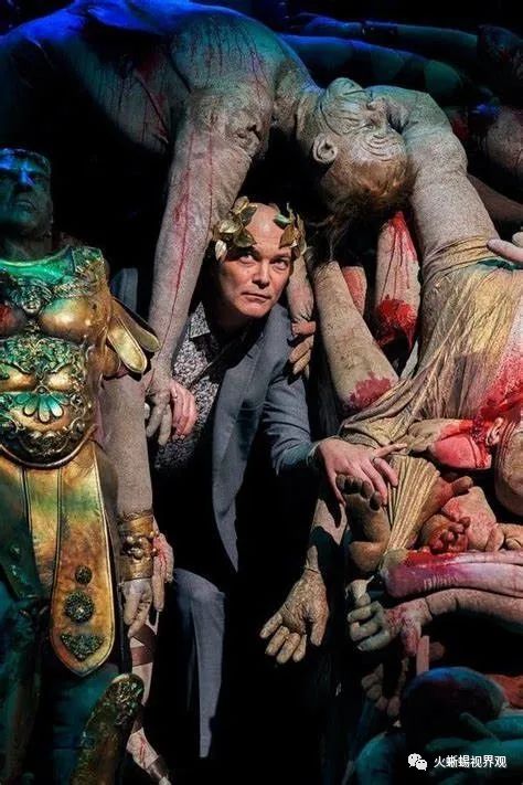 这个尸堆满地的舞台是否满足你对“血腥混乱美学”的全部想象？
