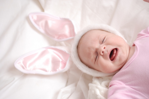 新生儿的大便有奶瓣是什么原因,新生儿大便有奶瓣是怎么样