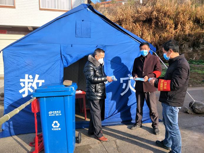 志愿红照亮防疫红,志愿红擦亮战疫温暖底色