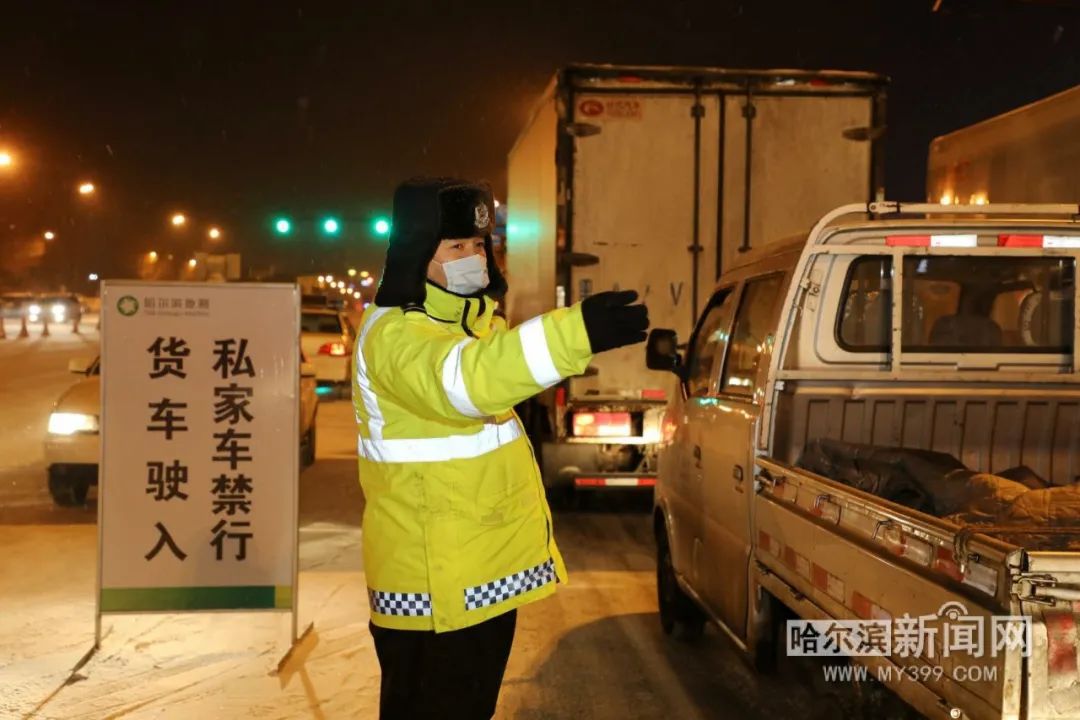 交警多举措守护春运平安路,交警多举措宣传护航春运安全