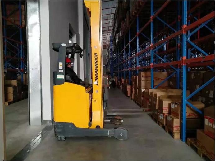 长风新村街道一线战“疫”日记（0305）——劲霸男装（上海）有限公司