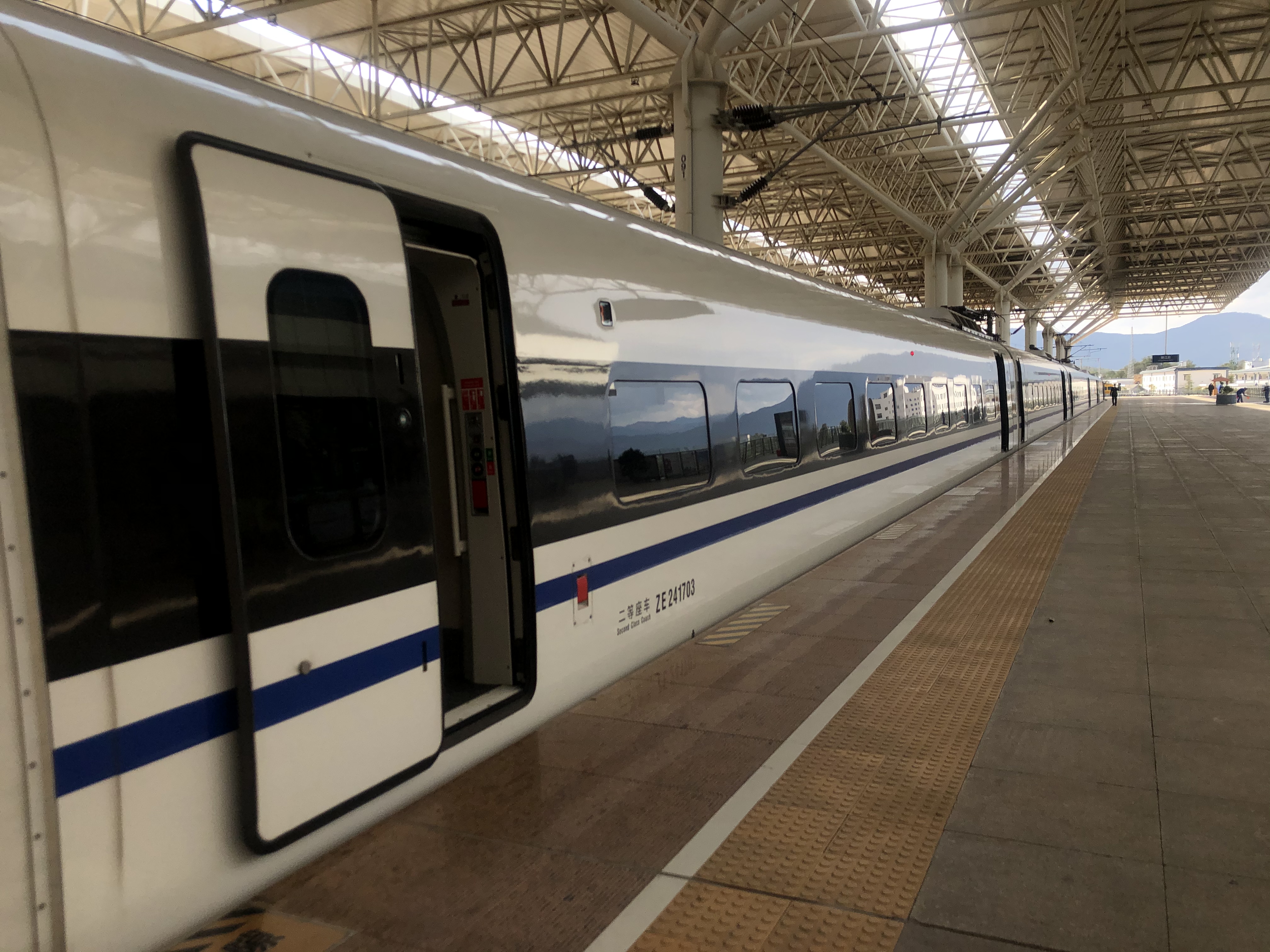 「丽江热线」丽江至昆明恢复开行8对列车，机场这些航班也已恢复…