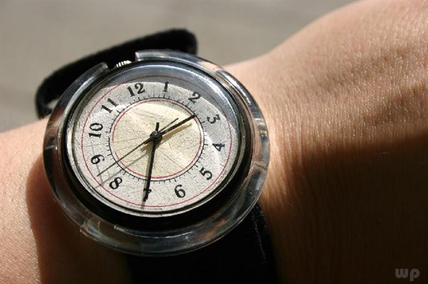 打羽毛球打到眼睛肿了怎么处理,打羽毛球打到眼睛