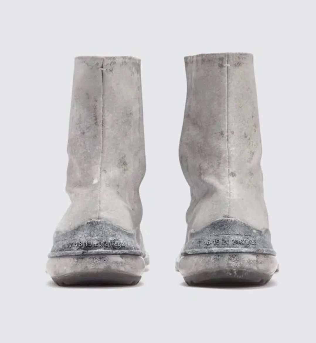 发现时髦的女人都在穿这3双鞋,穿了两只不同鞋子发朋友圈