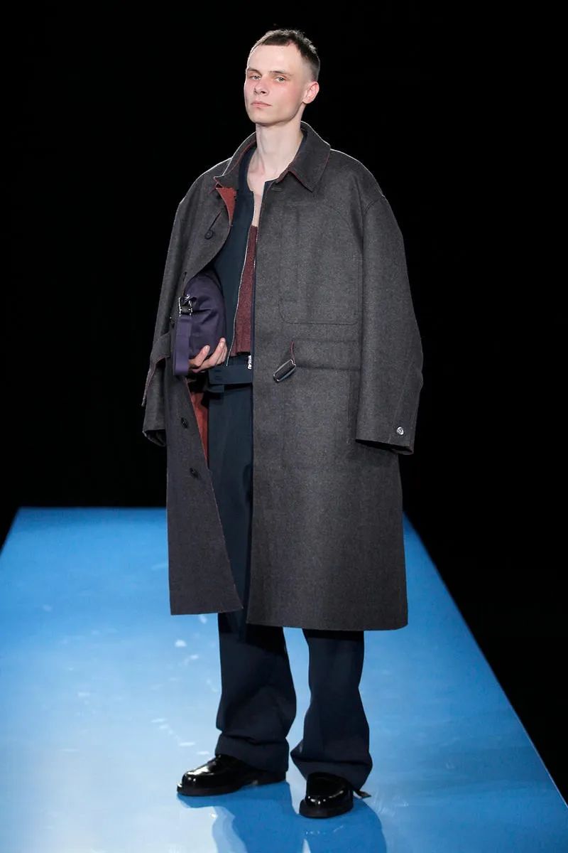 发现时髦的女人都在穿这3双鞋,穿了两只不同鞋子发朋友圈