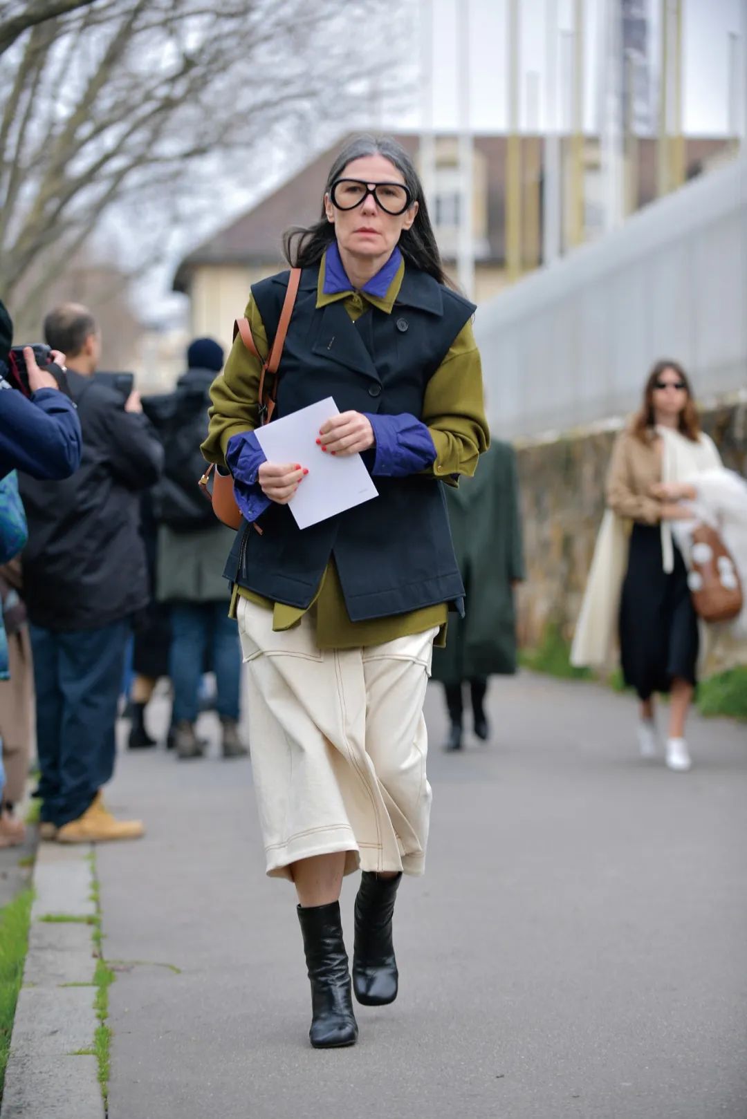 今年的自信就指着领子了