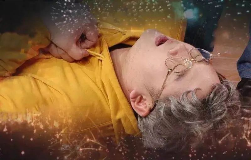 脖子一动就咔咔响该怎么办,脖子一动就咔咔响僵硬是怎么回事