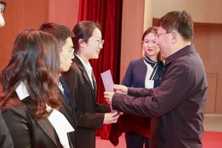 建筑学和土木工程哪个专业好,挑大学选什么专业好